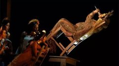 碧昂斯的金色皮肤就是靠