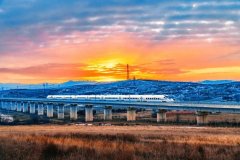 <strong>草原铁路将高铁和动车组</strong>