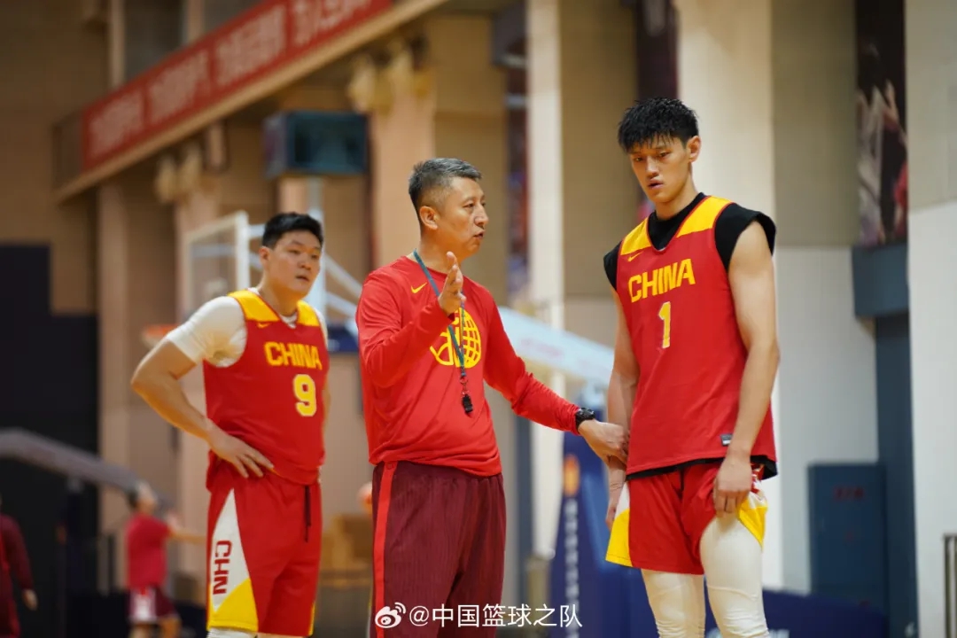 中国男篮新周期首秀告捷 郭士强率队大胜关岛