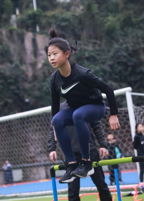 巴蜀中学体教融合新模式：退役运动员进校园助