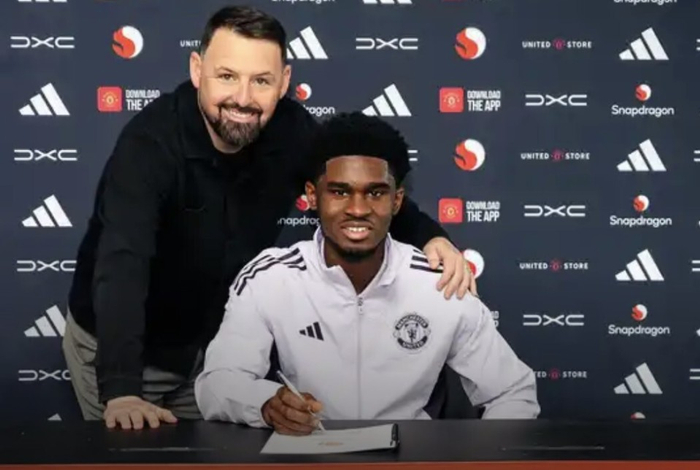 曼联边后卫卡马森续约至2028年：从草根到